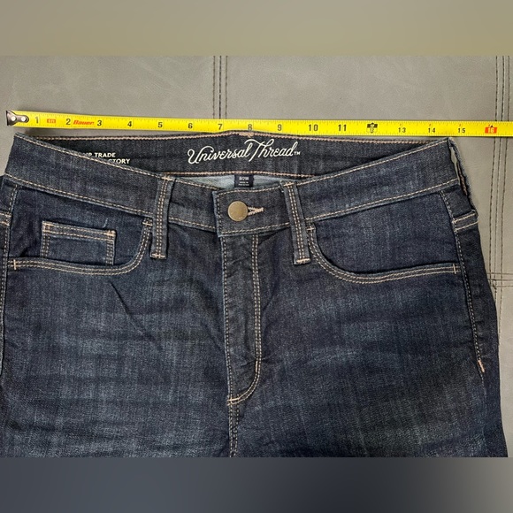 Universal Thread Size 8/29 Dark Rinse Jeans 5-pocket Excellent Condition - Picture 3 of 5
